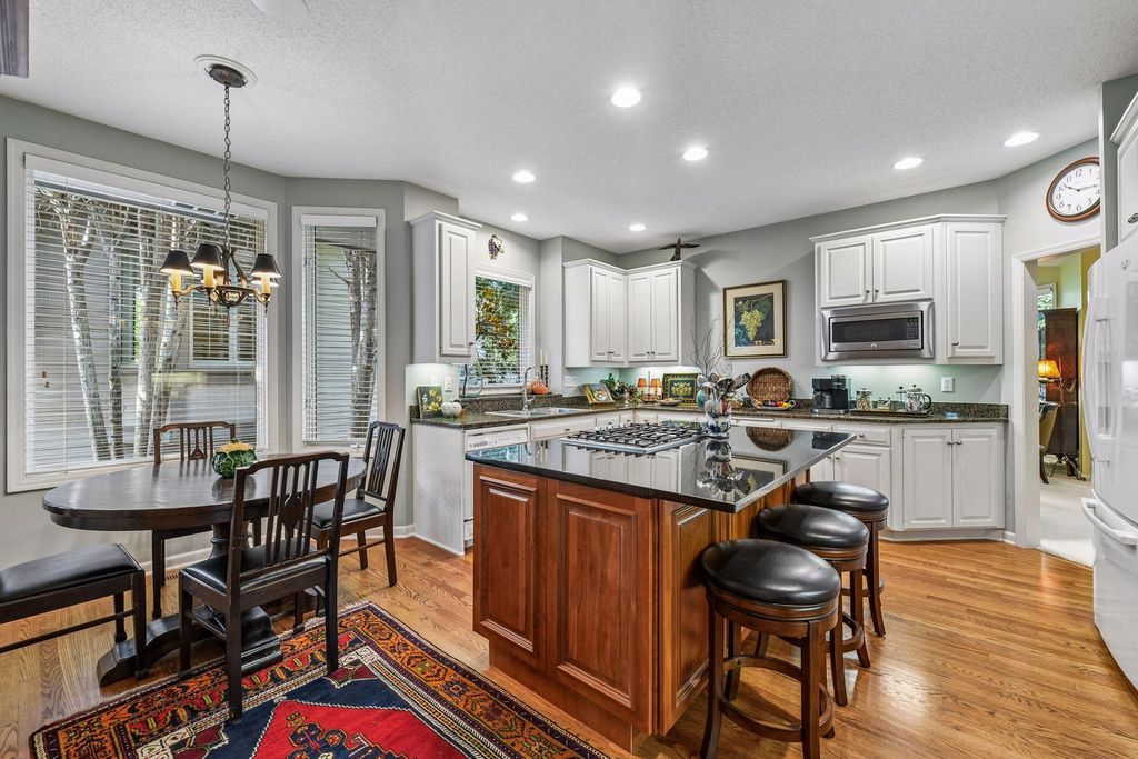 635 Waycliffe Drive N, Wayzata, MN 55391 — photo 2