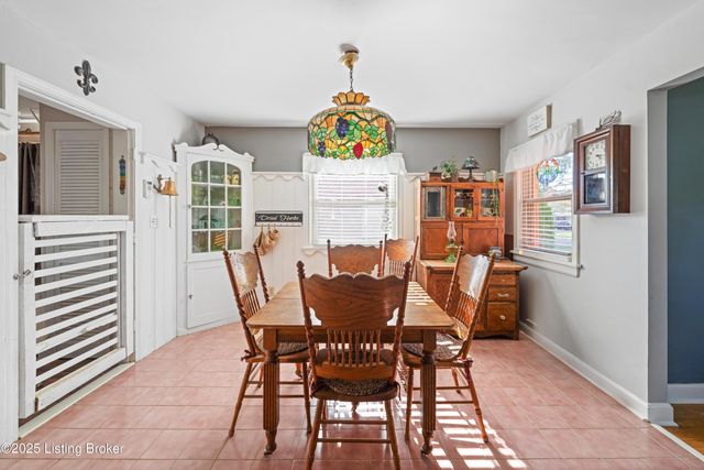 2624 Meadow Dr, Louisville, KY 40220