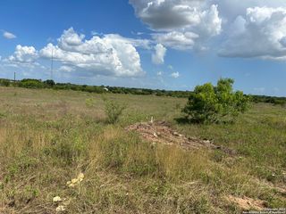 1144 Cr 329, Floresville, TX 78114