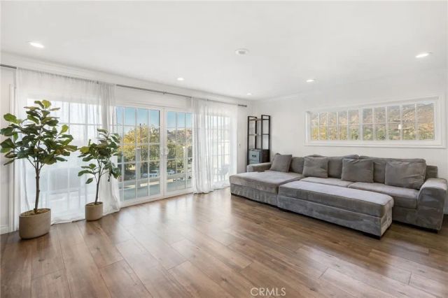 1851 Tamerlane Drive, Glendale, CA 91208