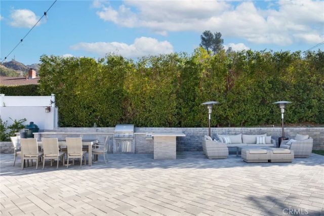 1851 Tamerlane Drive, Glendale, CA 91208