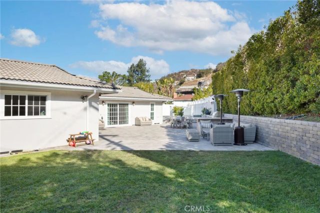 1851 Tamerlane Drive, Glendale, CA 91208