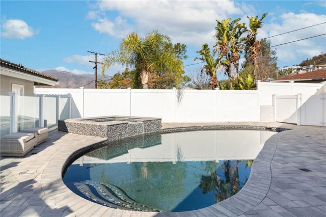 1851 Tamerlane Drive, Glendale, CA 91208