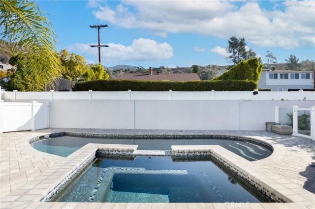 1851 Tamerlane Drive, Glendale, CA 91208