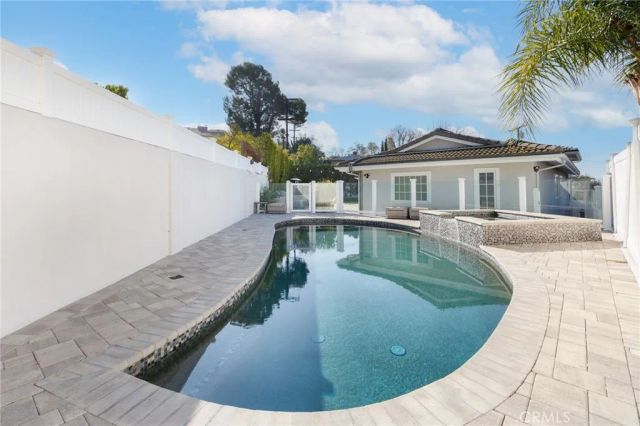 1851 Tamerlane Drive, Glendale, CA 91208