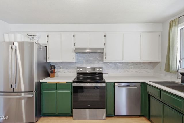1045 Angler Lane, Grants Pass, OR 97527
