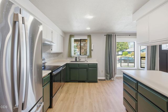 1045 Angler Lane, Grants Pass, OR 97527