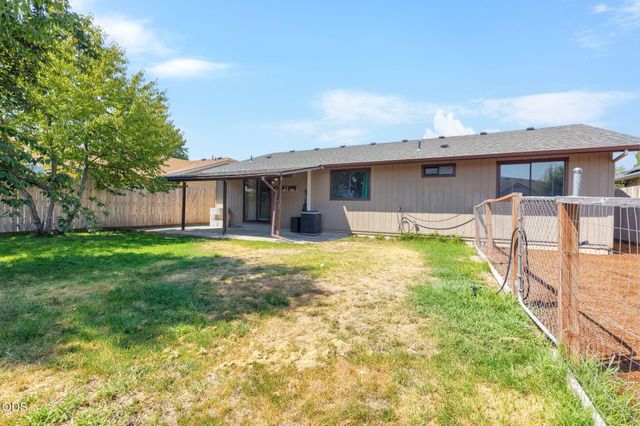 1045 Angler Lane, Grants Pass, OR 97527