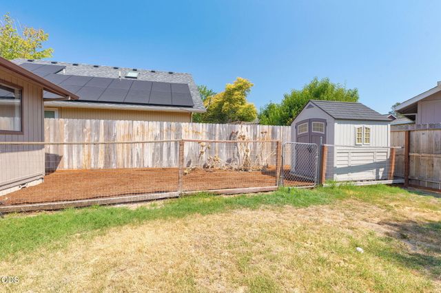 1045 Angler Lane, Grants Pass, OR 97527