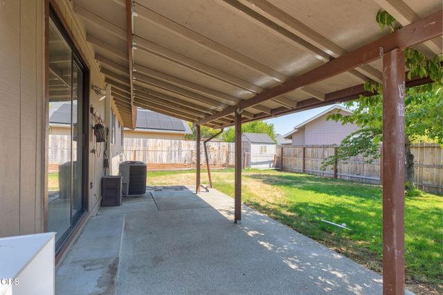 1045 Angler Lane, Grants Pass, OR 97527