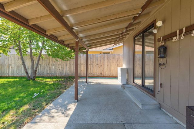 1045 Angler Lane, Grants Pass, OR 97527