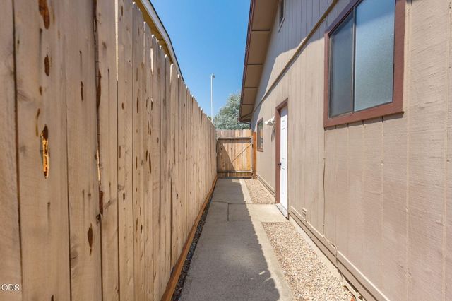 1045 Angler Lane, Grants Pass, OR 97527