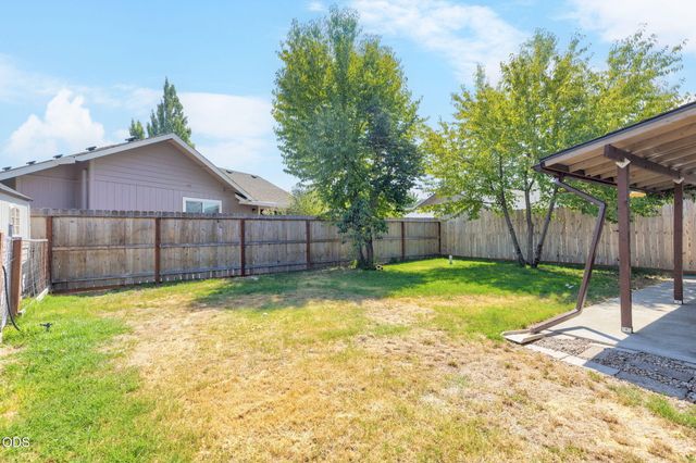1045 Angler Lane, Grants Pass, OR 97527