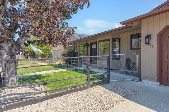 1045 Angler Lane, Grants Pass, OR 97527