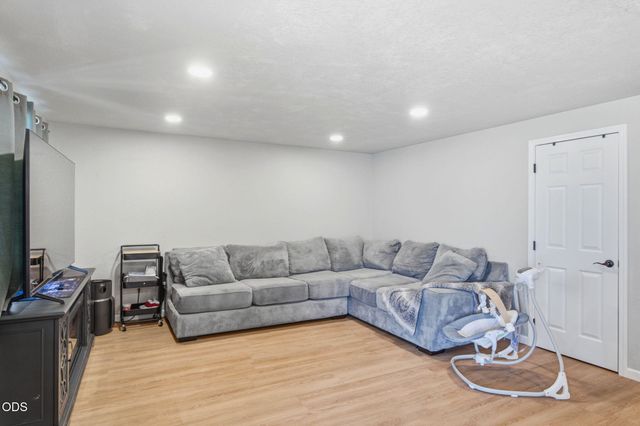 1045 Angler Lane, Grants Pass, OR 97527