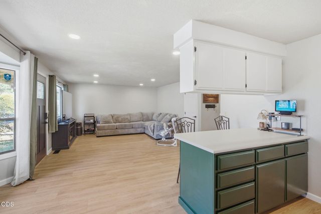 1045 Angler Lane, Grants Pass, OR 97527