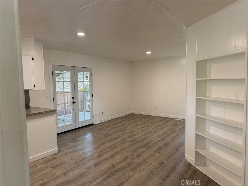 Image 10 of property listing at 3535 Stine, Bakersfield, CA 93309