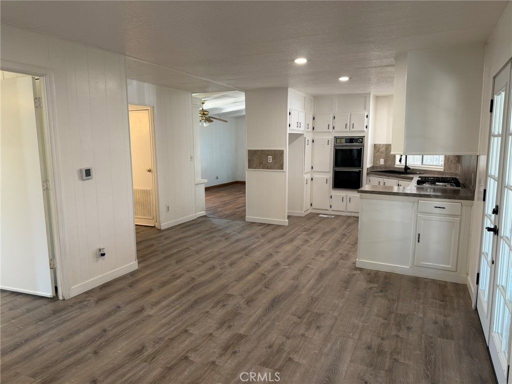 Image 14 of property listing at 3535 Stine, Bakersfield, CA 93309