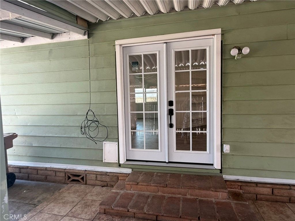 Image 2 of property listing at 3535 Stine, Bakersfield, CA 93309