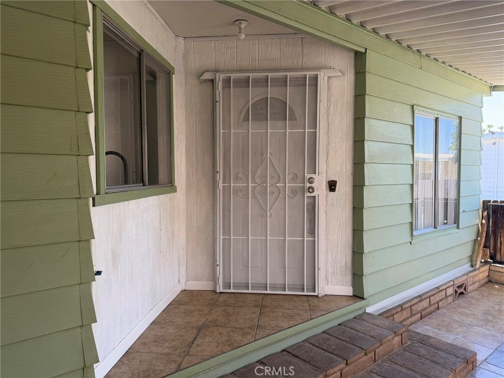 Image 4 of property listing at 3535 Stine, Bakersfield, CA 93309