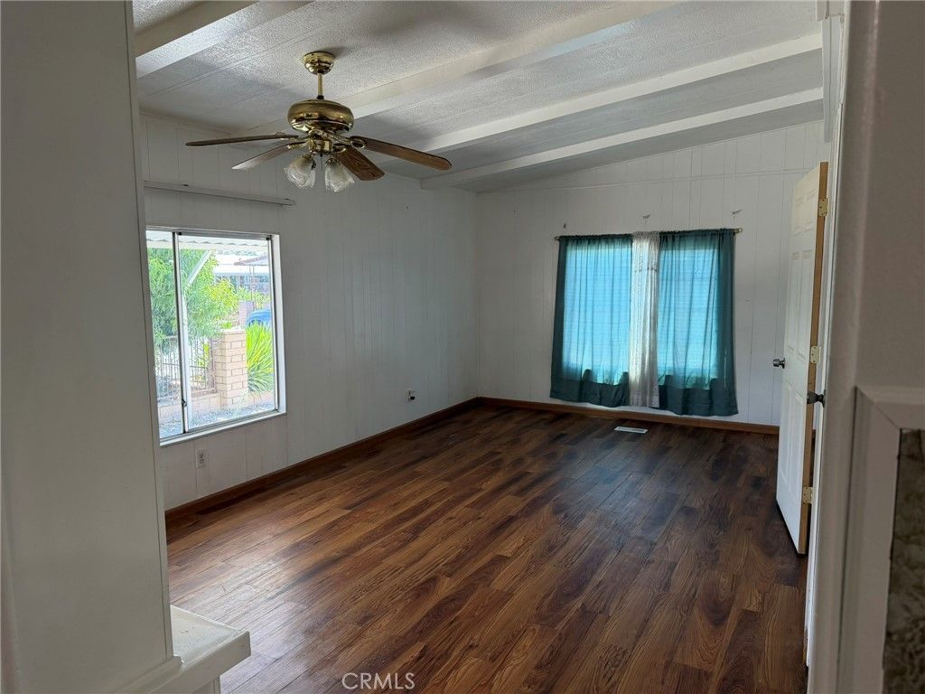 Image 7 of property listing at 3535 Stine, Bakersfield, CA 93309