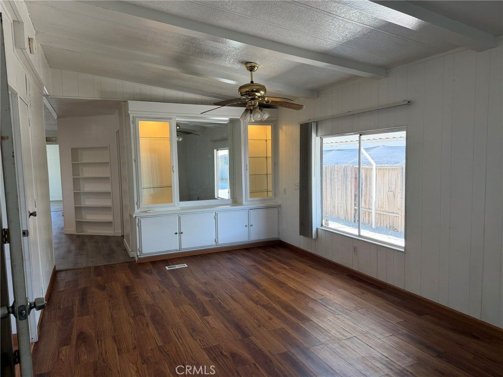 Image 8 of property listing at 3535 Stine, Bakersfield, CA 93309