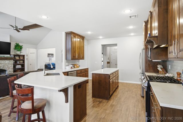 4302 S Woodland Avenue, Sand Springs, OK 74063