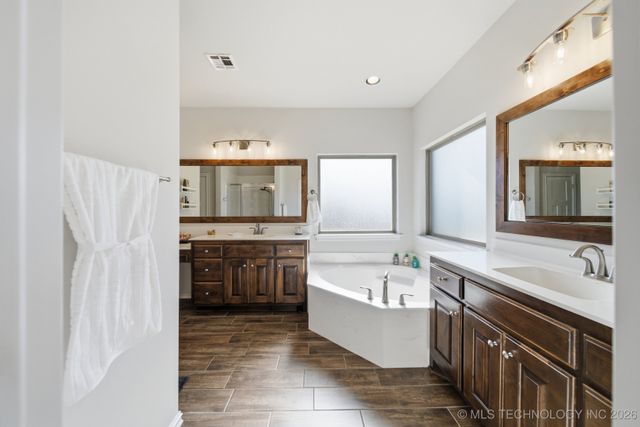 4302 S Woodland Avenue, Sand Springs, OK 74063