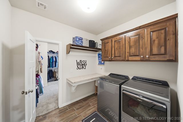 4302 S Woodland Avenue, Sand Springs, OK 74063