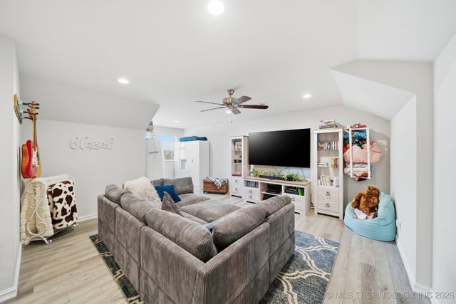 4302 S Woodland Avenue, Sand Springs, OK 74063