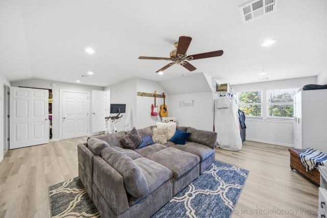 4302 S Woodland Avenue, Sand Springs, OK 74063