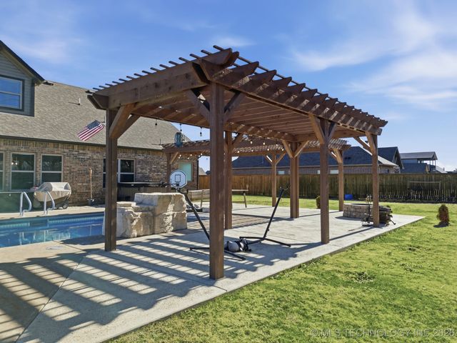 4302 S Woodland Avenue, Sand Springs, OK 74063