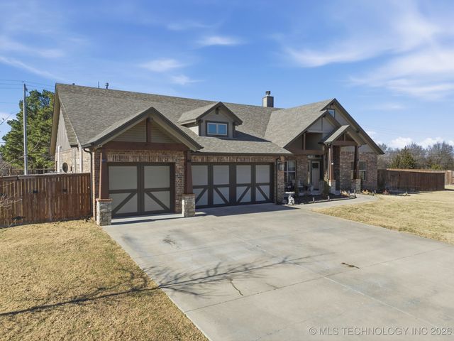 4302 S Woodland Avenue, Sand Springs, OK 74063