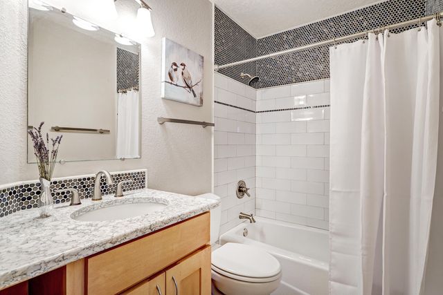 8701 Hampton Avenue NE, Albuquerque, NM 87122