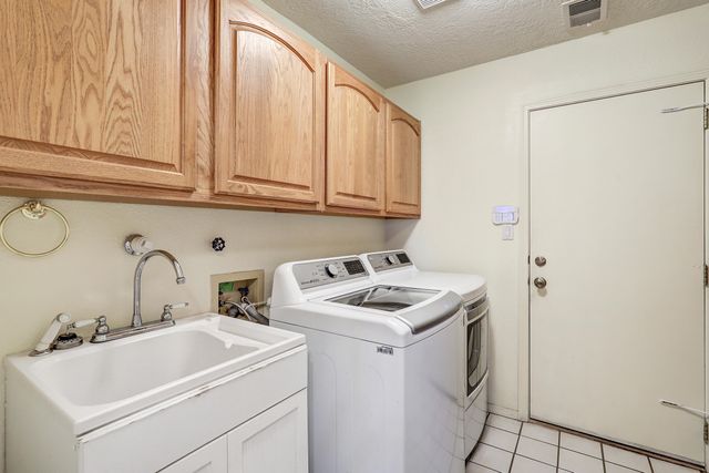 8701 Hampton Avenue NE, Albuquerque, NM 87122