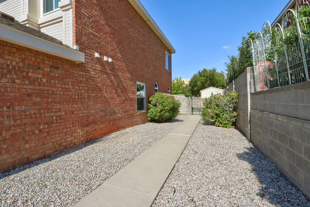 8701 Hampton Avenue NE, Albuquerque, NM 87122