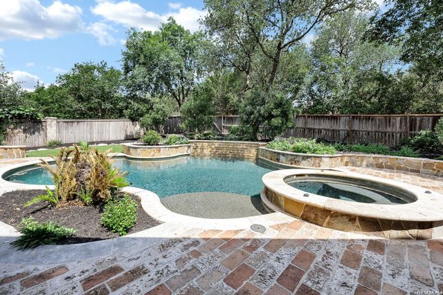619 Legacy Rdg, San Antonio, TX 78260