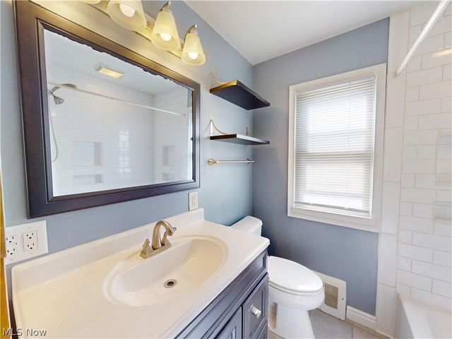 390 E 307th Street, Willowick, OH 44095