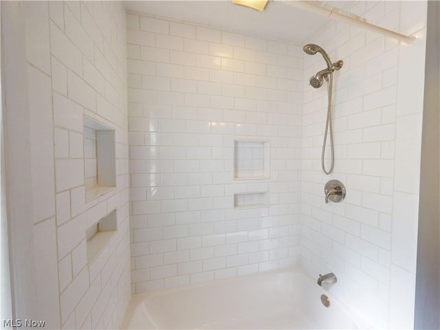 390 E 307th Street, Willowick, OH 44095
