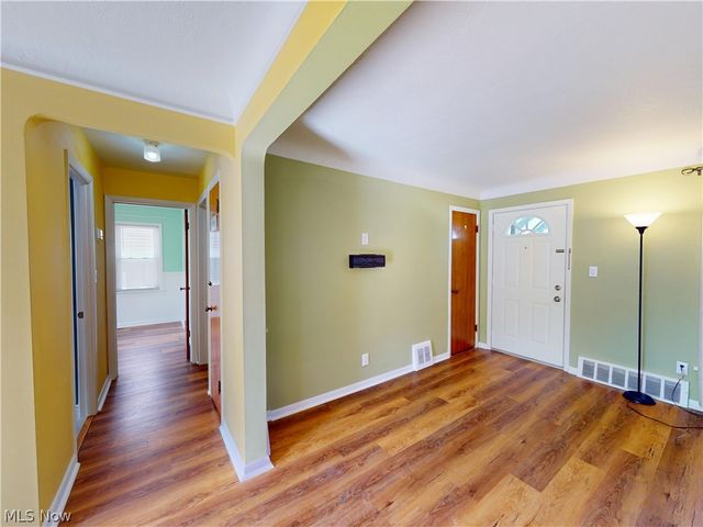 390 E 307th Street, Willowick, OH 44095