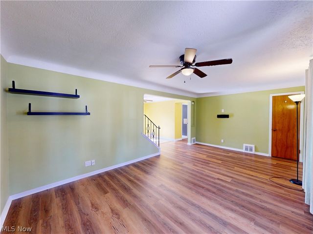 390 E 307th Street, Willowick, OH 44095