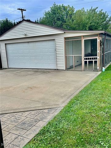 390 E 307th Street, Willowick, OH 44095