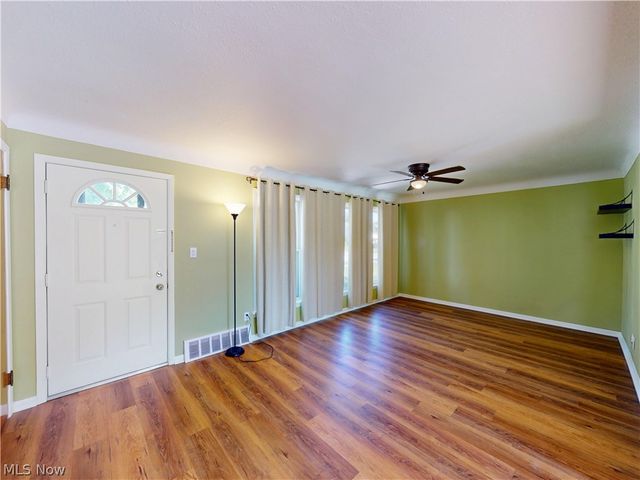 390 E 307th Street, Willowick, OH 44095