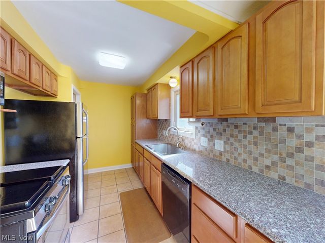 390 E 307th Street, Willowick, OH 44095
