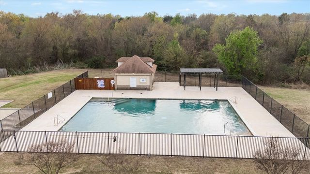 238 Willow Creek Lane, Terrell, TX 75160