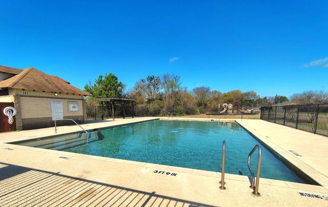 238 Willow Creek Lane, Terrell, TX 75160