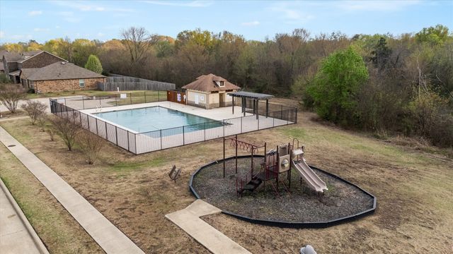 238 Willow Creek Lane, Terrell, TX 75160