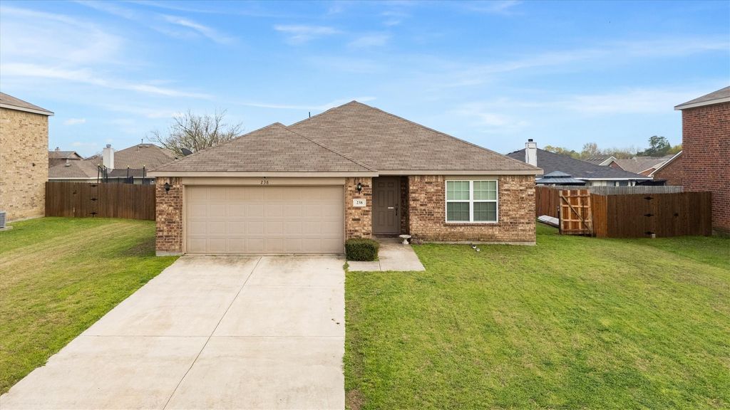 238 Willow Creek Lane, Terrell, TX 75160