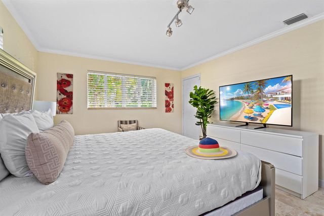2757 NE 14th Avenue, Wilton Manors, FL 33334