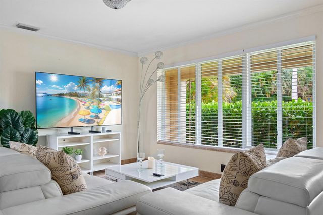 2757 NE 14th Avenue, Wilton Manors, FL 33334